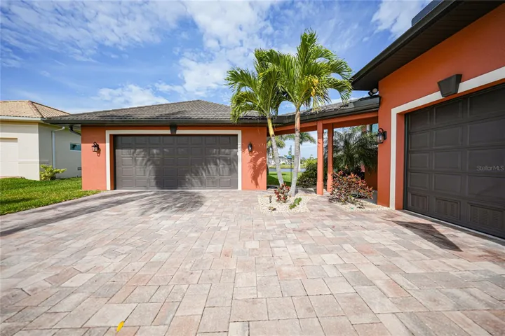 Detached garage