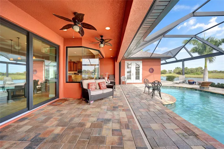 Notice the very large lanai