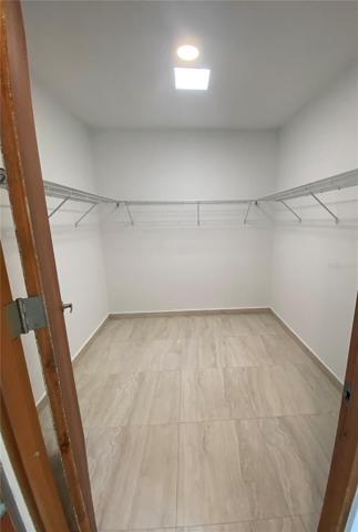 Walking Closet