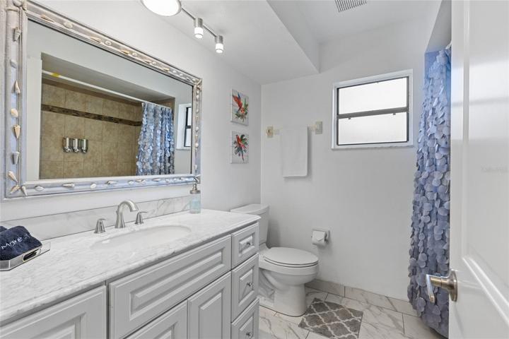 2nd bathroom with bath tub