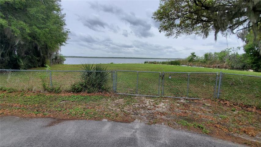 Picture your new Lake House right here.
