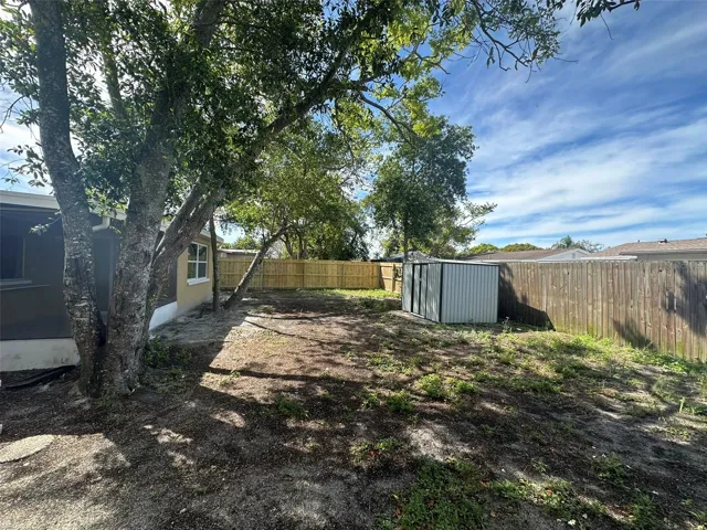 Large Fence Backyard wiht new 6' Privacy Fence.