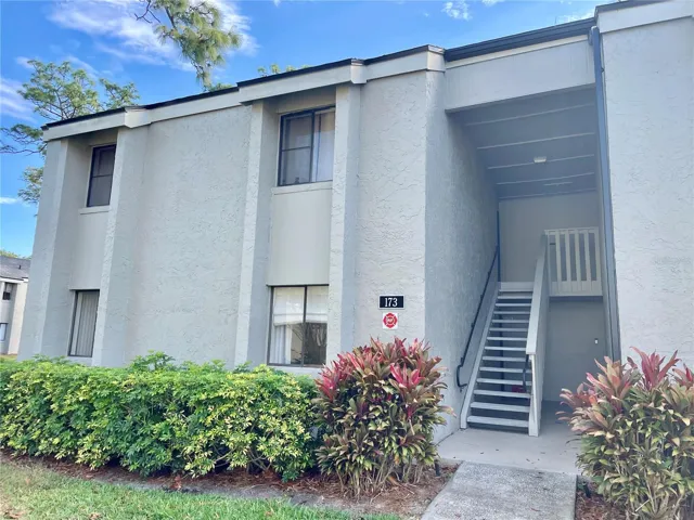 Welcome Home.Corner Unit with views.