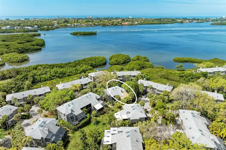 Free-standing Treehouse on Robert's Bay, Siesta Key due west.