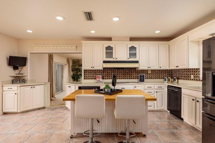 large kitchen with plenty of storage