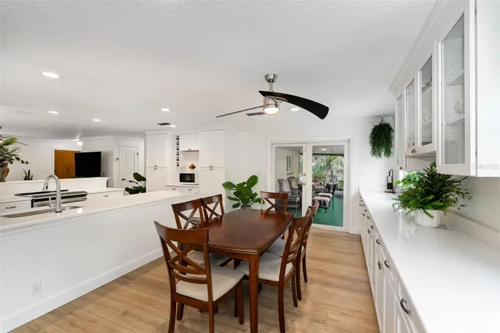 Kitchen/Dining 3