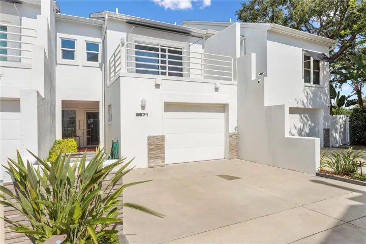 Garage/Parking Pad