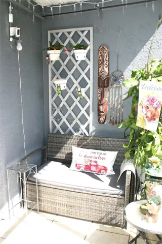 Screened in porch