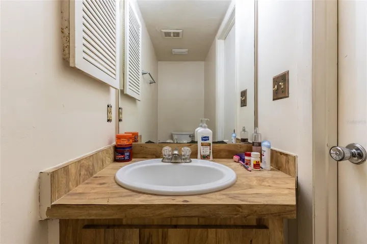 First Floor 1/2 bath