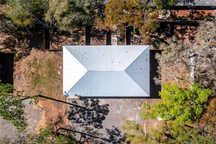 Beautiful newer metal roof