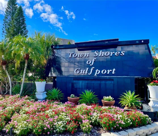Town Shores Entrance