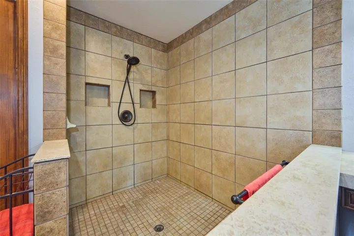 Master shower!  Nice!