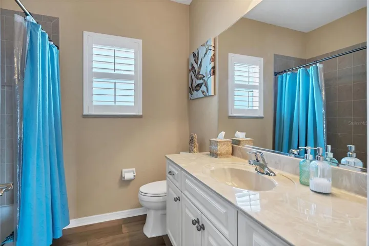BATHROOM 2