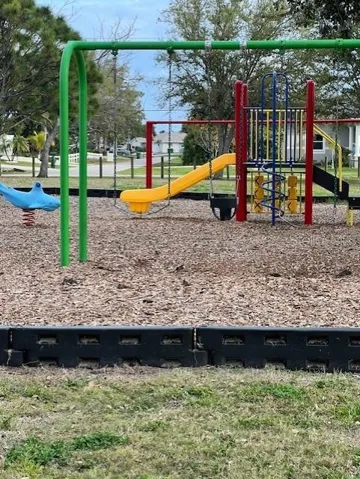 COMMUNITY PLAYSCAPE