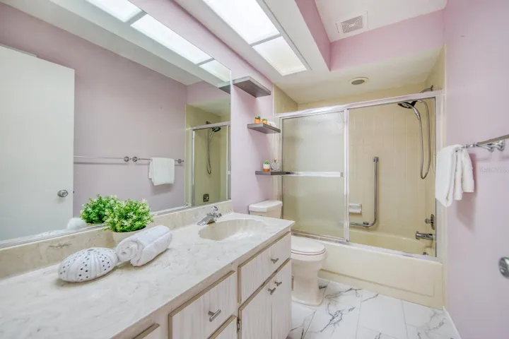 Hall/Guest bathroom with tub-shower~