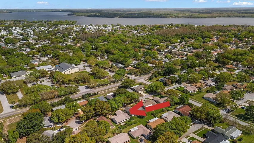 Cul-de-sac lot away from main roads & close to all Highland Lakes amenities~