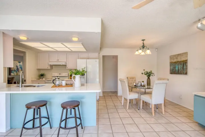 Breakfast or party serving counter~