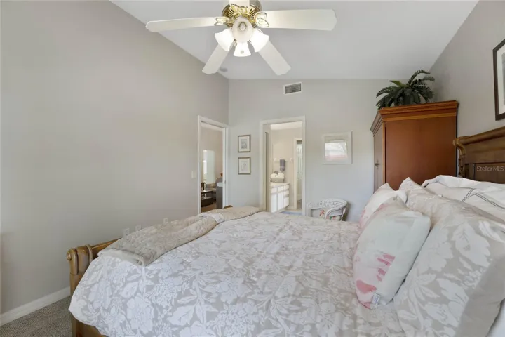 Jack in Jill bath from Guest Bedroom