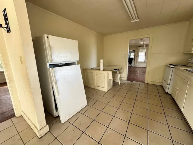 UPSTAIRS APT - Kitchen - straight through the far door is the living rm