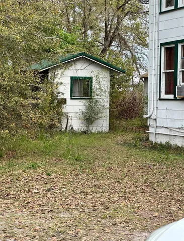 Shed - formerly used a laundry shed