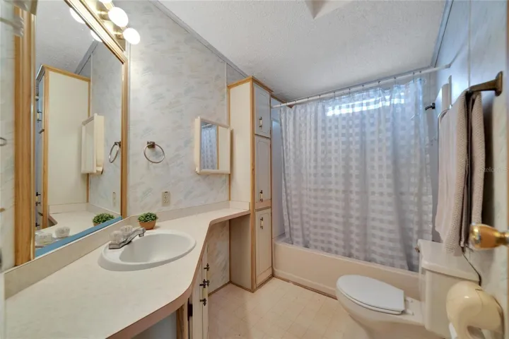 2nd Bathroom