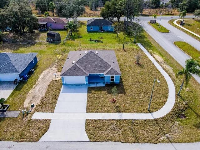 EXTRA LARGE DRIVEWAY TO FIT TWO SUVS