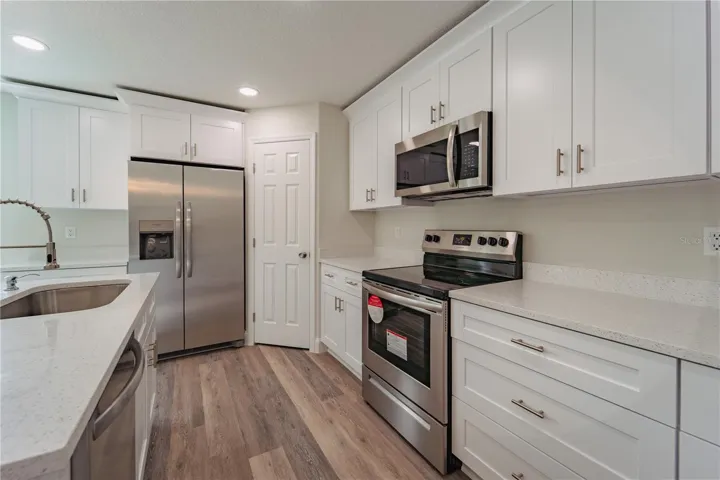 KITCHEN WITH A WALK-IN PANTRY!