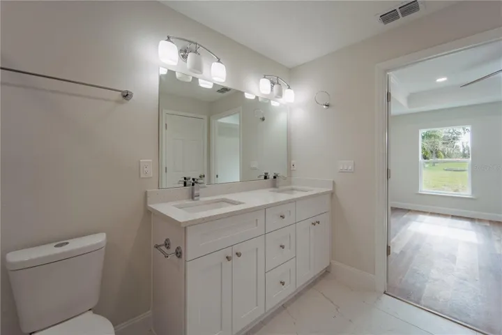 MASTER BATHROOM WITH DOUBLE SINKS