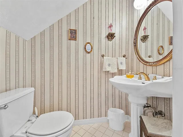 Downstairs 1/2 bath