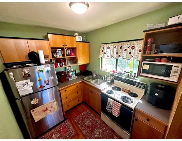 2nd floor kitchen
