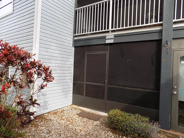 Downstair screened in patio