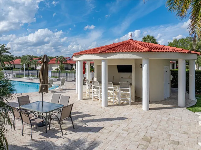 Pool bar & bathrooms