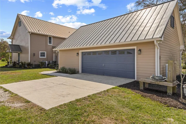 Detached Garage