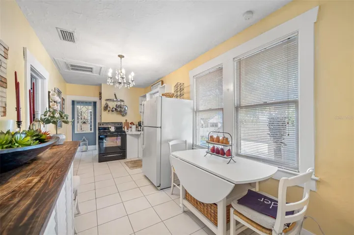 Unit 4 Kitchen