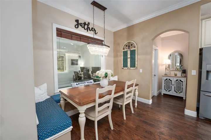 eat-in nook with built-in bench