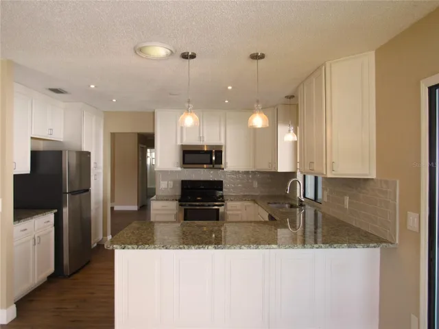 New State of The Art Kitchen Installed YR / 2021.