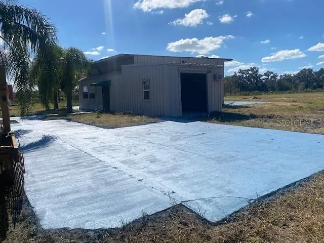 Garage/Driveway