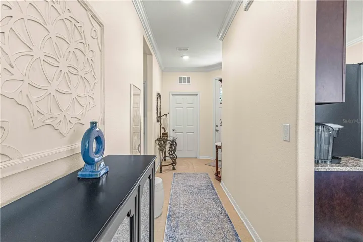 Hallway/Foyer Area