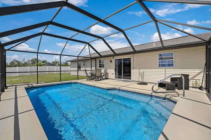 Large newer pool and screen enclosure.