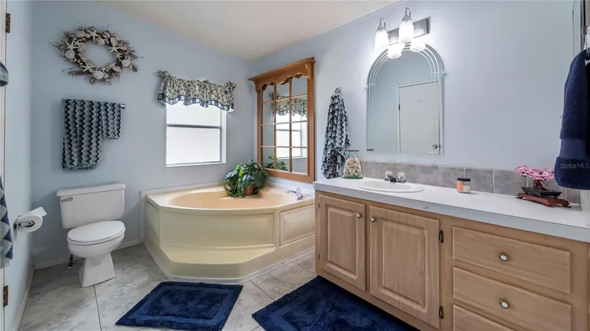 Full bath #1 in Primary suite