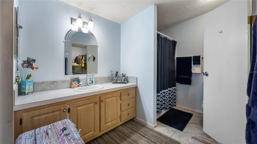Full bath #2 in Primary suite