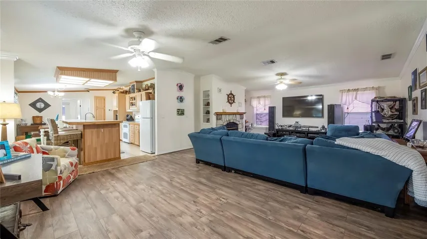 Great room and kitchen  combo