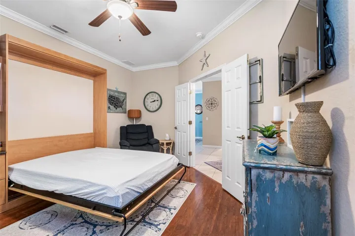OFFICE WITH MURPHY BED