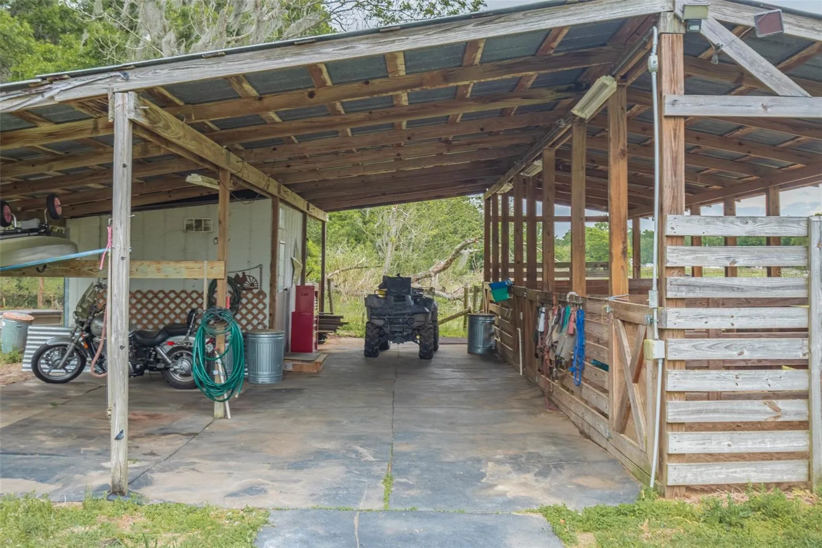 4 stall barn/ tack room