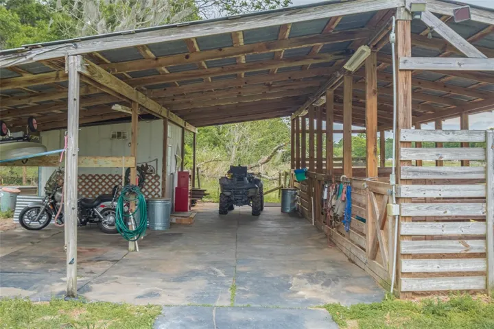 4 stall barn/ tack room