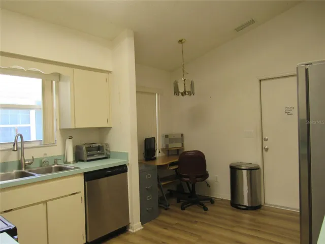 Kitchen-eating nook