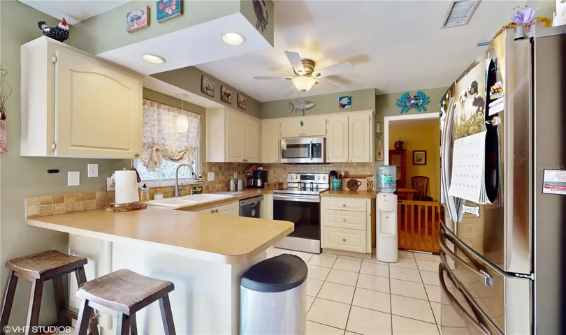 Updated Appliances w door to Dinning