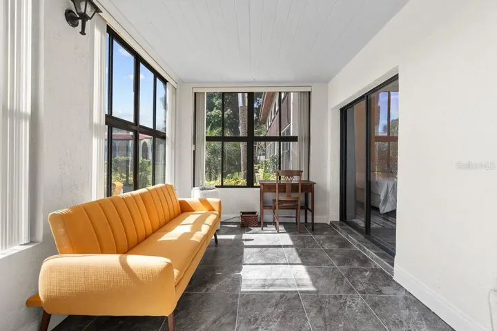 Family room/ lanai