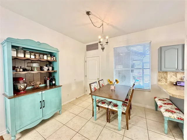 Dine-in kitchen