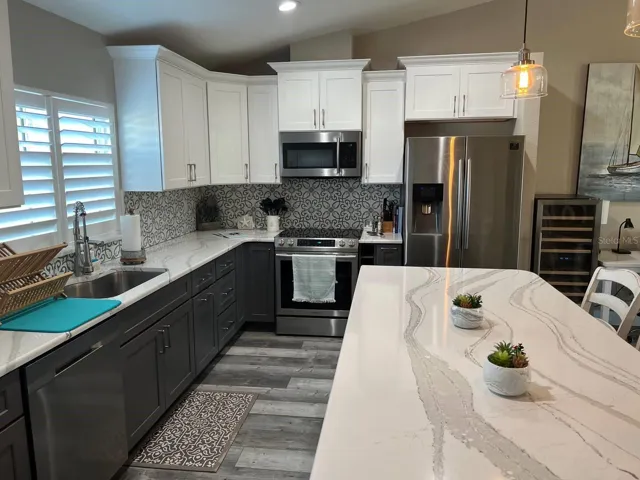 Picture from previous online rental website showing possible furniture layout.